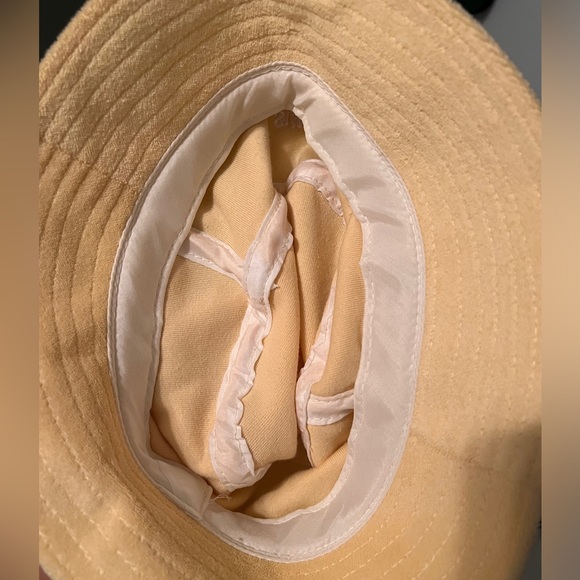 Summer Fridays Bucket hat & Makeup Bag - Picture 8 of 8